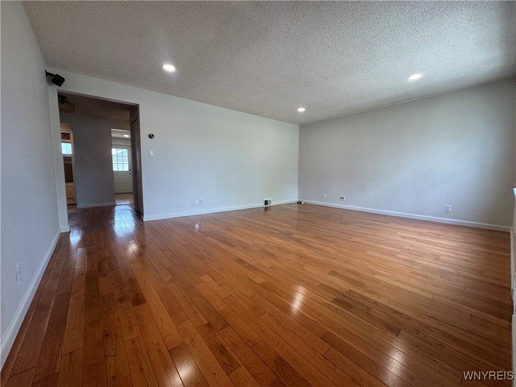 165 Carmen Rd - Photo 5 of 31