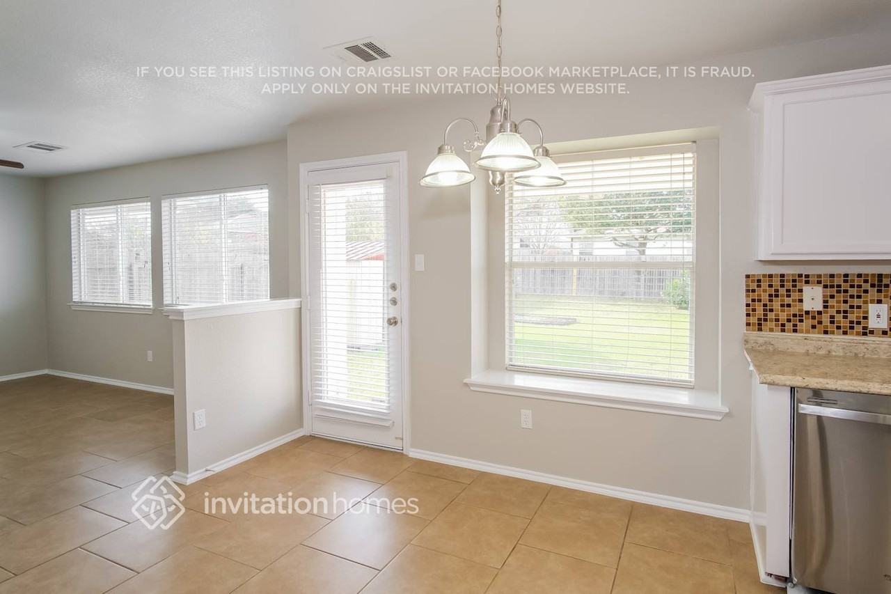 14820 Lipton Ln - Photo 3 of 17