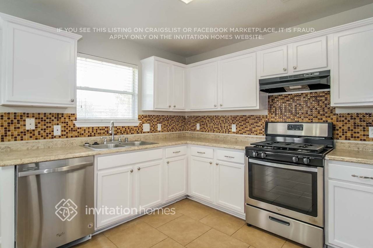 14820 Lipton Ln - Photo 5 of 17