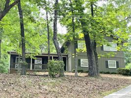 featured image of 960 Hunterhill Dr