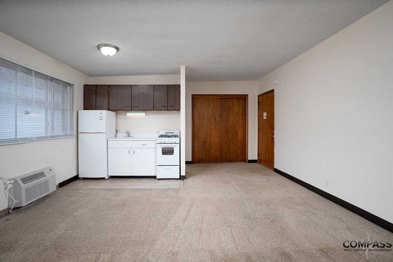 1215 S Dewey St Apartments - Photo 2 of 12