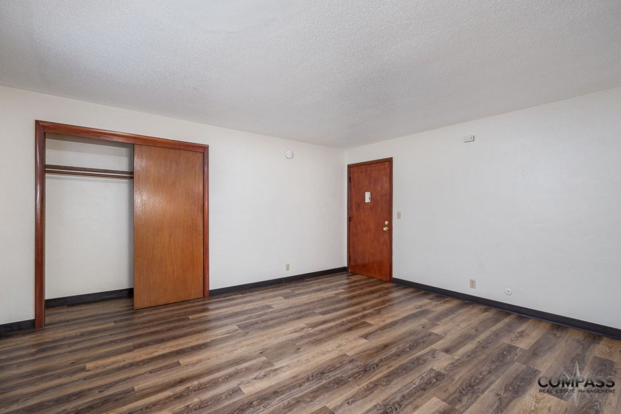 1215 S Dewey St Apartments - Photo 7 of 12