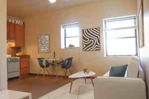 featured image of 906 S 7th St