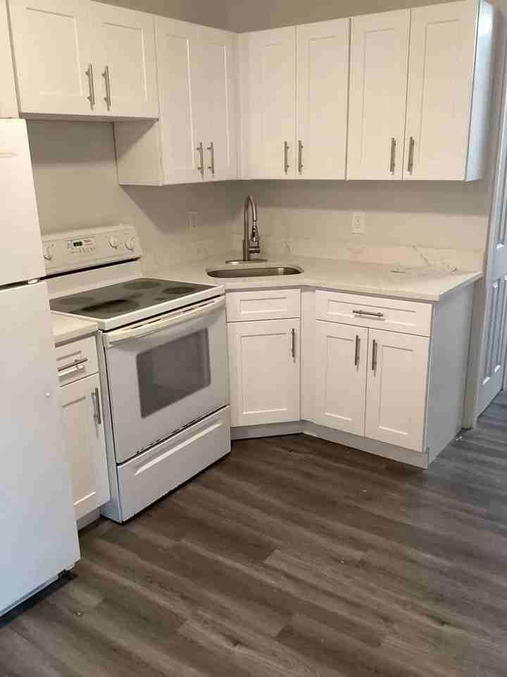 60 Phoenix Ave. - Photo 3 of 23