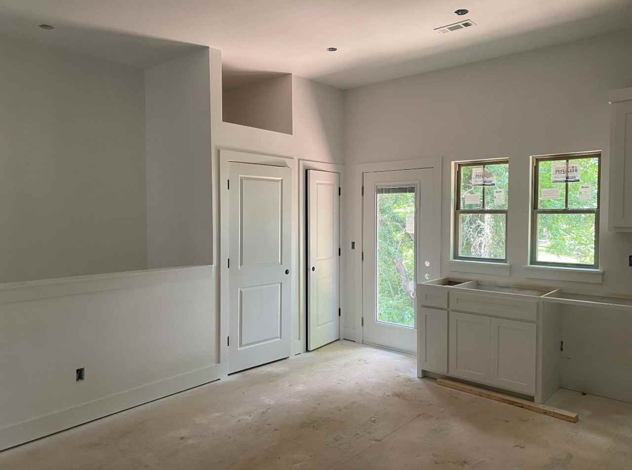 Luxury One Bedroom Townhome AVAILABLE NOW! - Photo 5 of 5