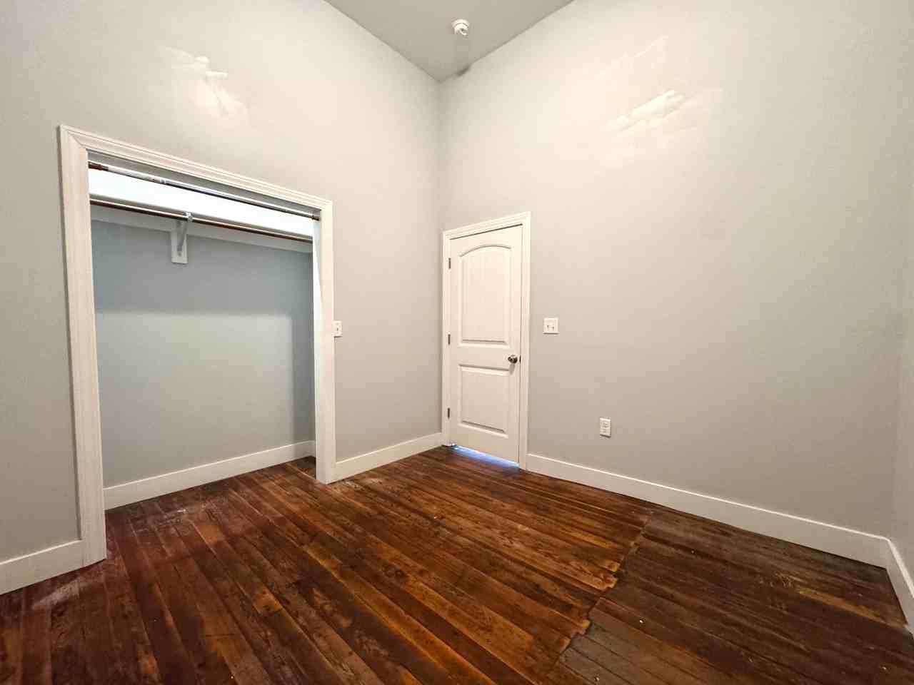 286 E Main St - Photo 6 of 12