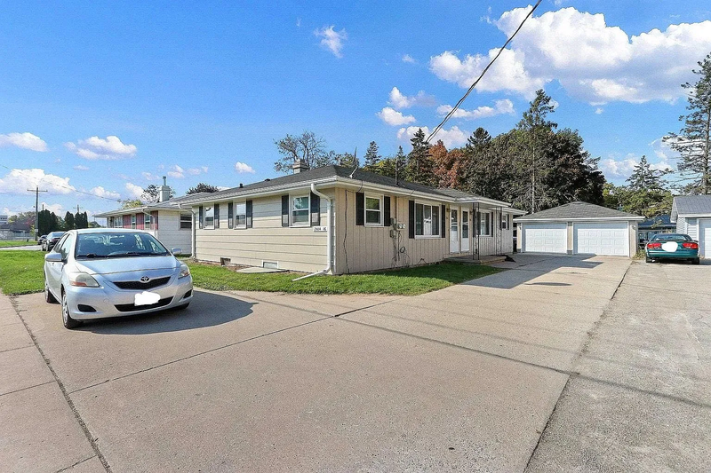 2416 2414/2 E Newberry St - Photo 2 of 11