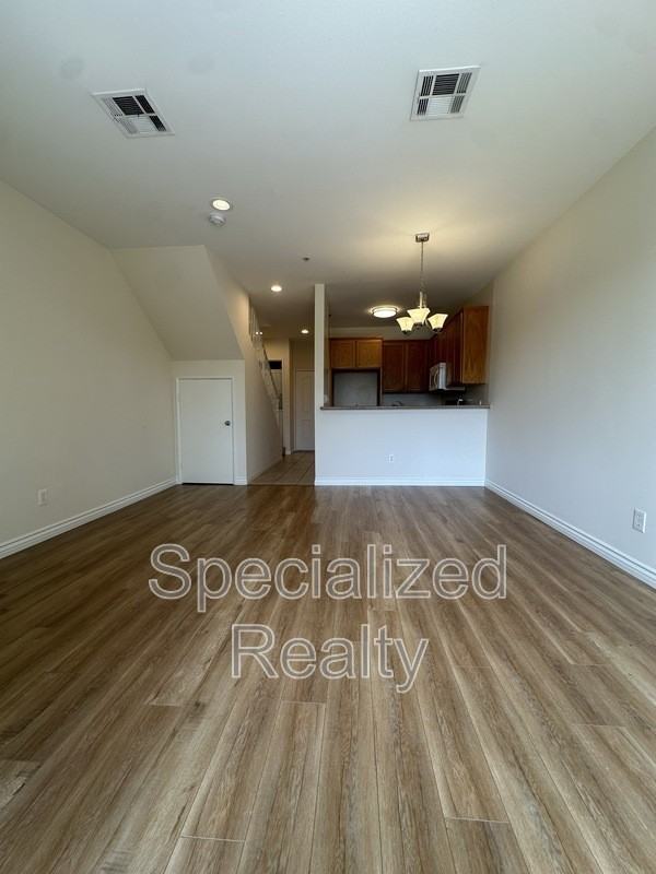 5716 Whitsett Ave #3 - Photo 3 of 14