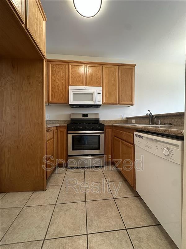 5716 Whitsett Ave #3 - Photo 4 of 14