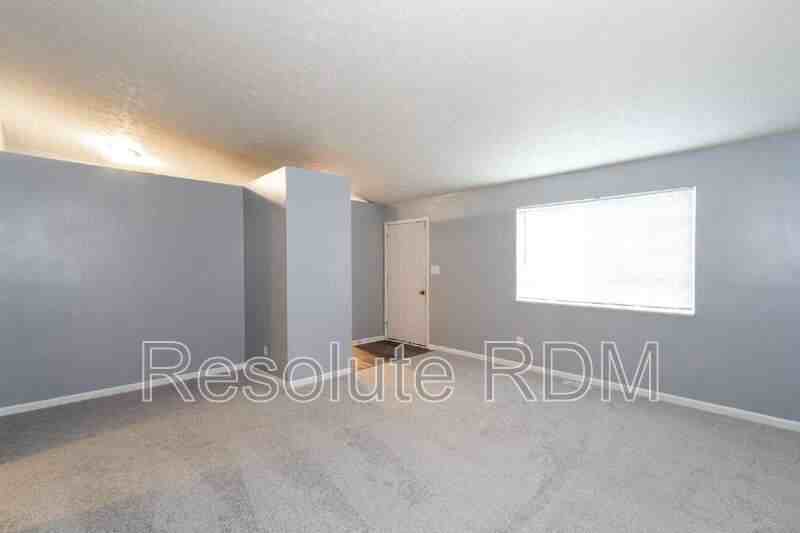 3826 Ireland Dr - Photo 6 of 30
