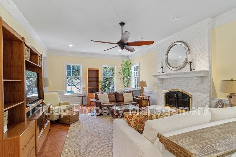 2113 Hamrick Dr - Photo 2 of 27