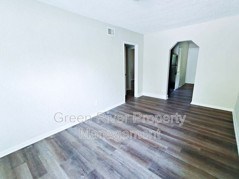 2831 W 6th St - Photo 5 of 21