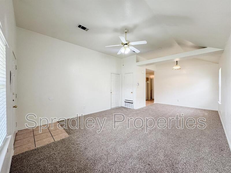 5004 John David Dr Apt B - Photo 2 of 14