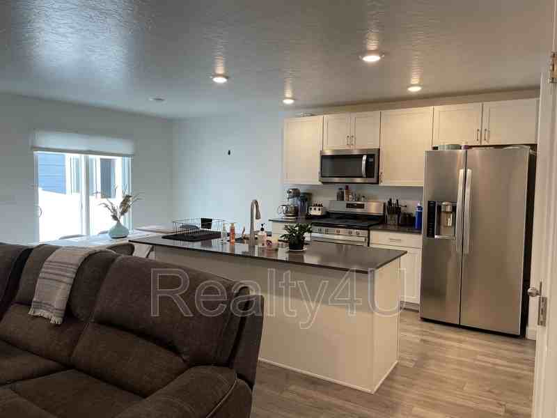 1088 E Waterway Ln - Photo 5 of 18