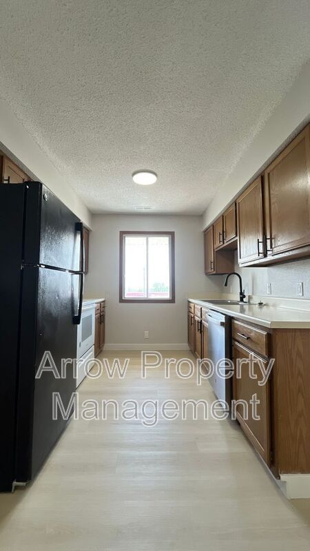 515 W Saunders Ave #17 - Photo 2 of 12