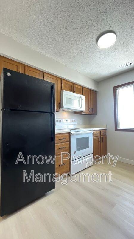 515 W Saunders Ave #17 - Photo 3 of 12
