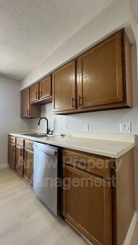 515 W Saunders Ave #17 - Photo 4 of 12