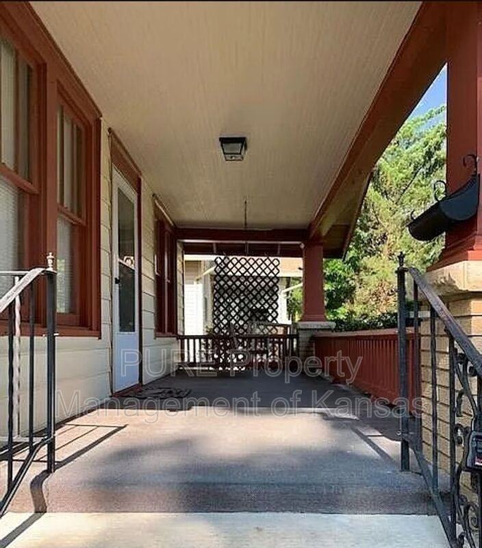 2219 Sw Huntoon St - Photo 2 of 12