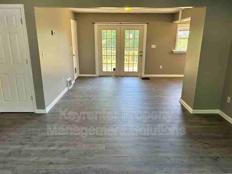 1015 Hevener St - Photo 3 of 28