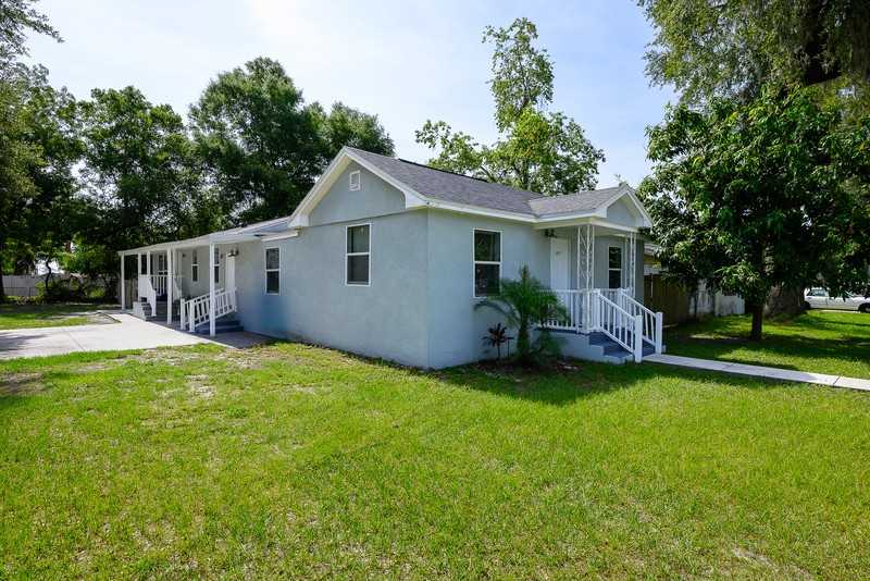 1017 Royal St - Photo 3 of 24