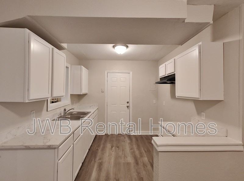 3524 Andrews St - Photo 3 of 8