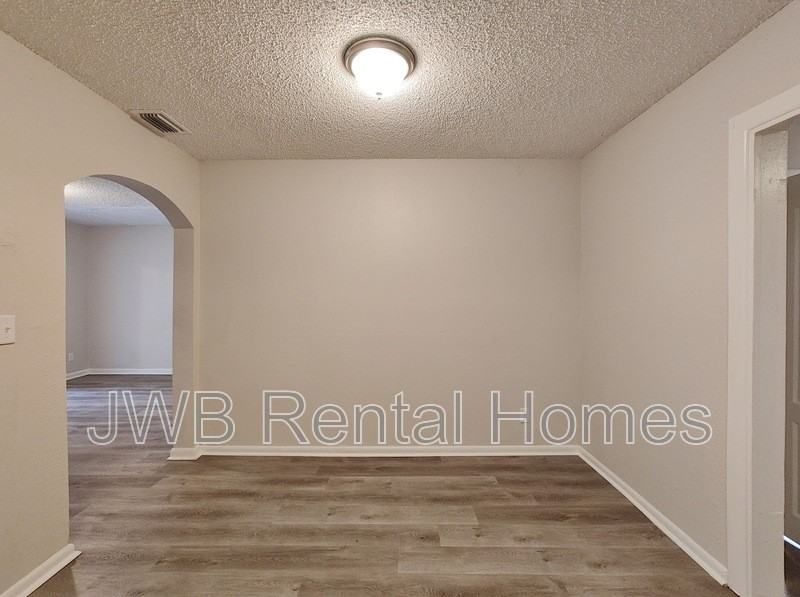 3524 Andrews St - Photo 4 of 8