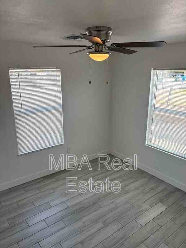 5040 N 18th Ave #1 - Photo 5 of 10