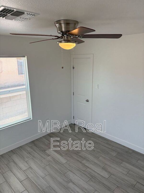 5040 N 18th Ave #1 - Photo 6 of 10