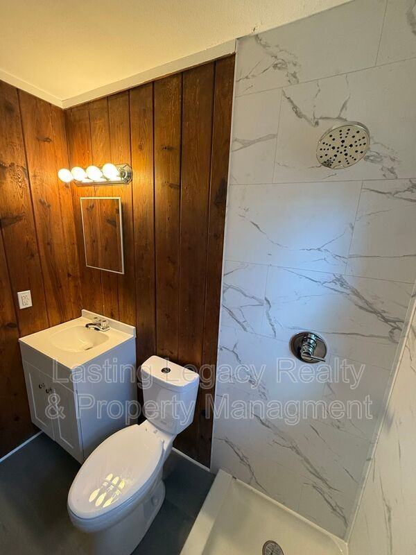 908 Marsh St - Photo 7 of 9