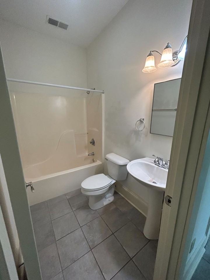 522 E 5th - Photo 3 of 13