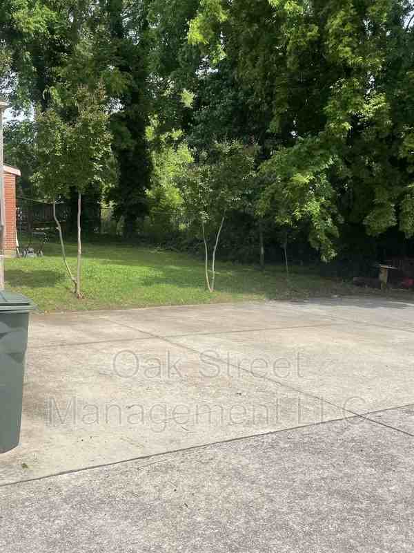 1011 Oak St #A - Photo 4 of 7