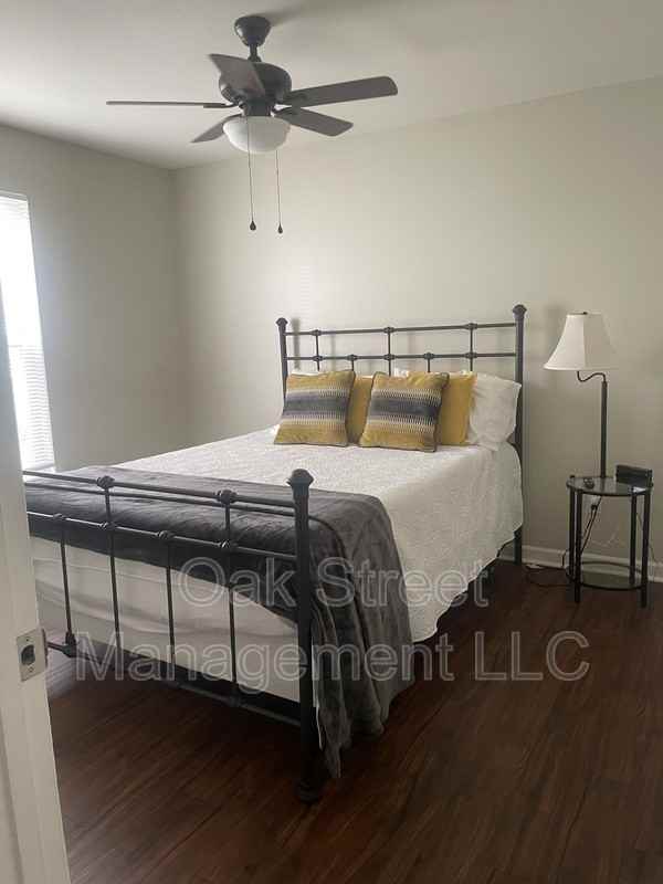 1011 Oak St #A - Photo 6 of 7