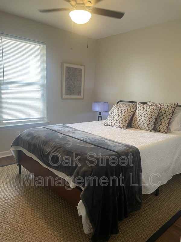 1011 Oak St #A - Photo 7 of 7