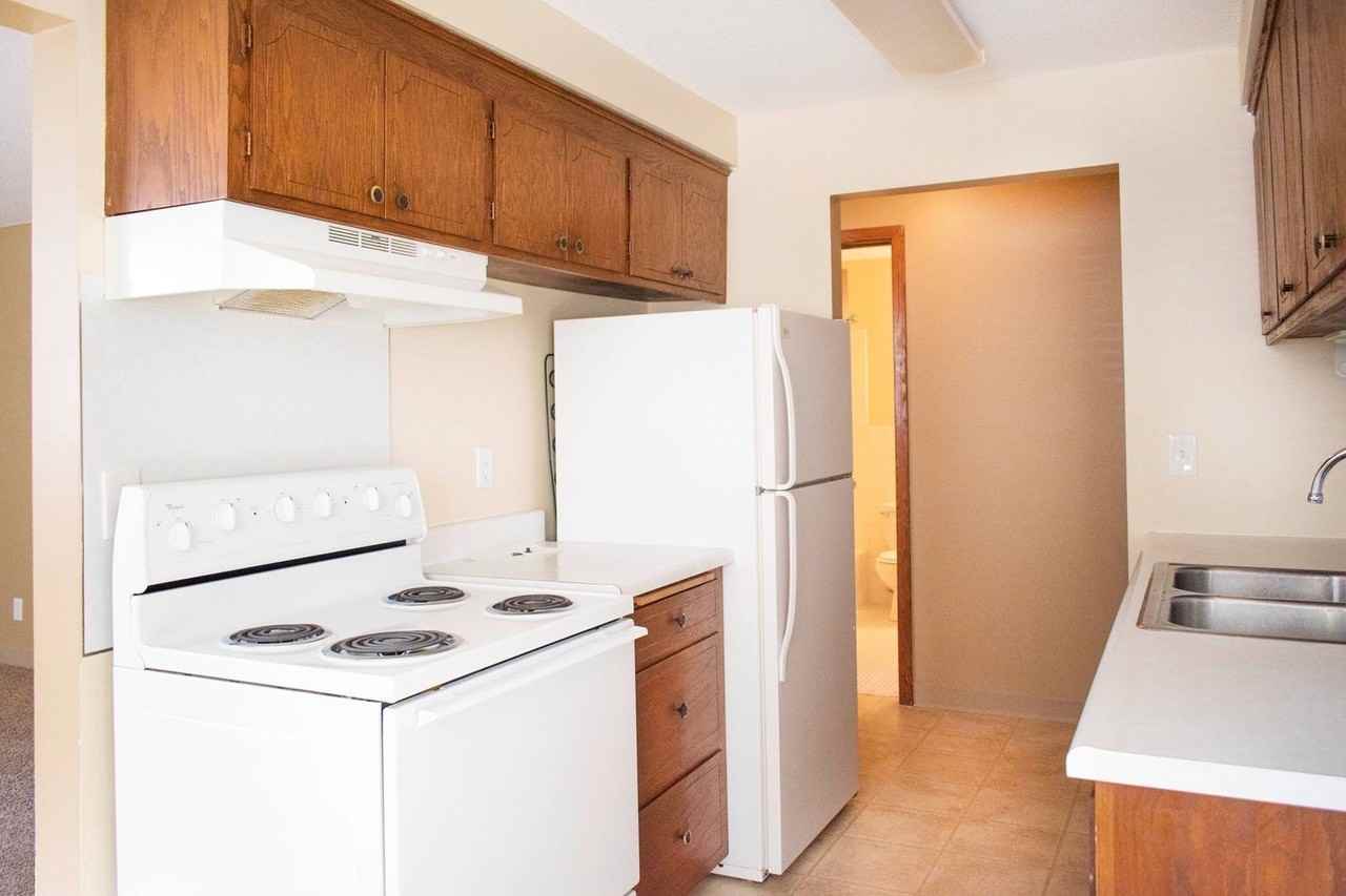 Tonka Manor - Photo 4 of 30