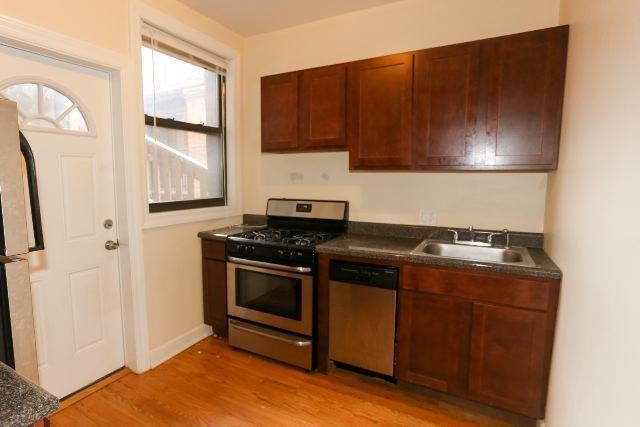 3728 N Pine Grove Ave #1E - Photo 2 of 19