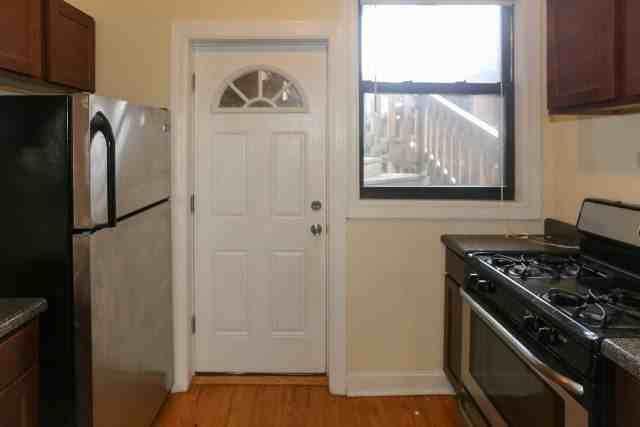 3728 N Pine Grove Ave #1E - Photo 3 of 19