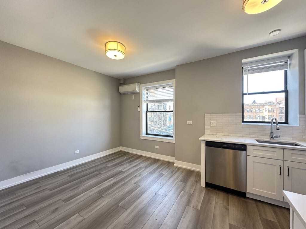 JANSSEN + IRVING #2E - Photo 7 of 21