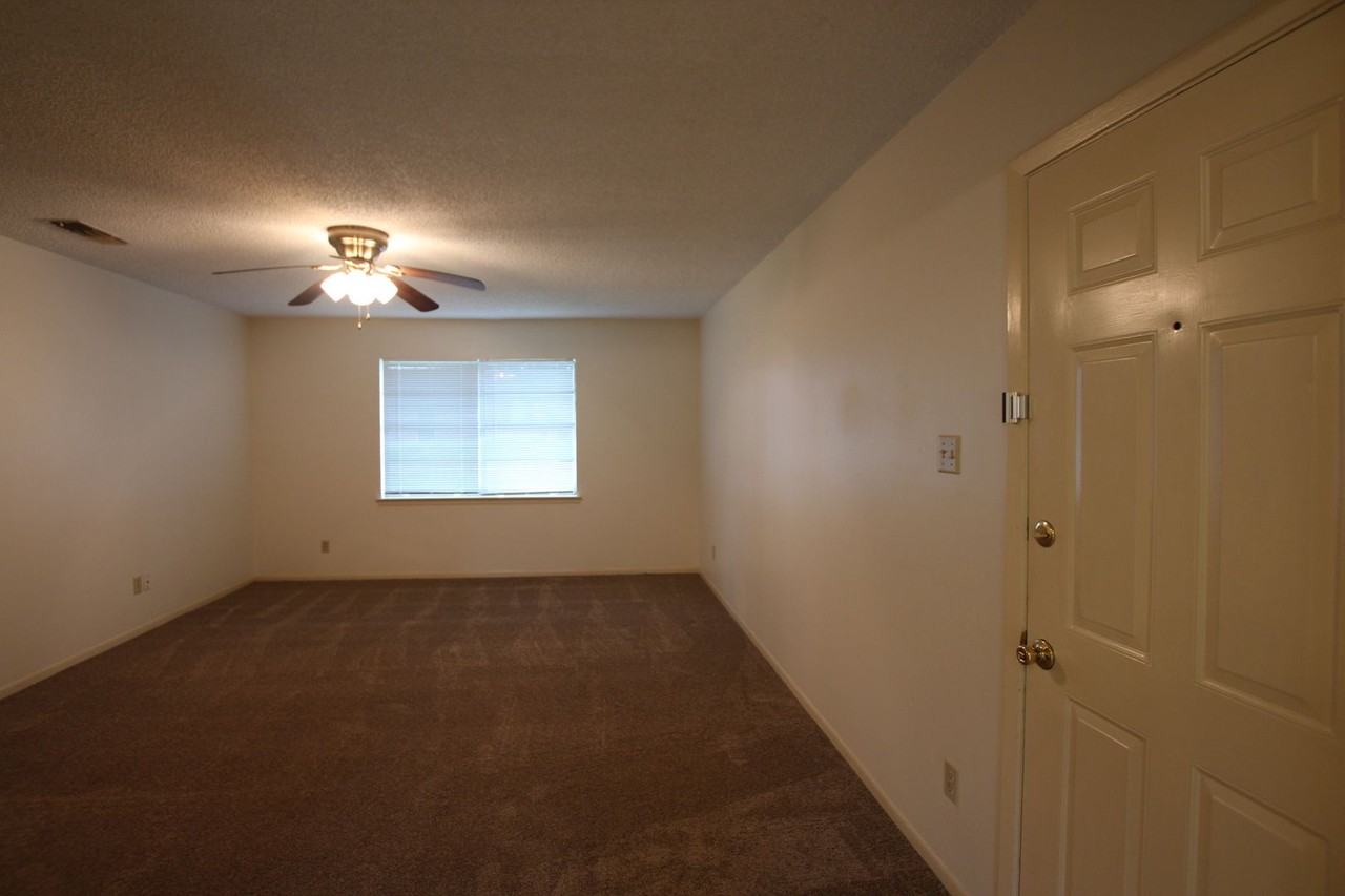 12414 Cimmarron Dr - Photo 2 of 21