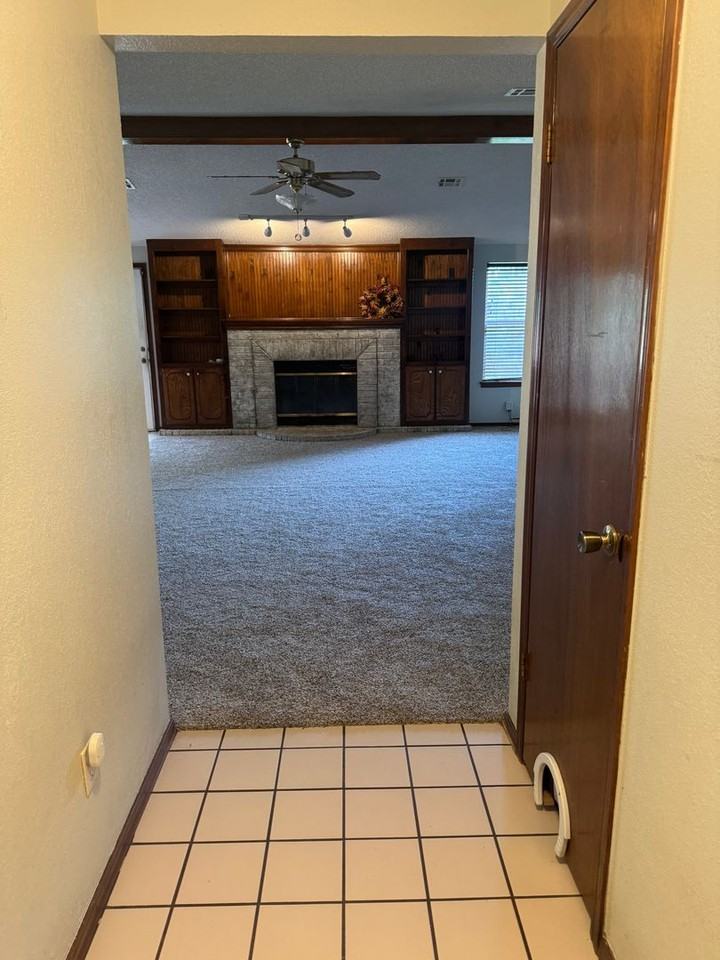 3201 Sw 93rd St - Photo 3 of 31