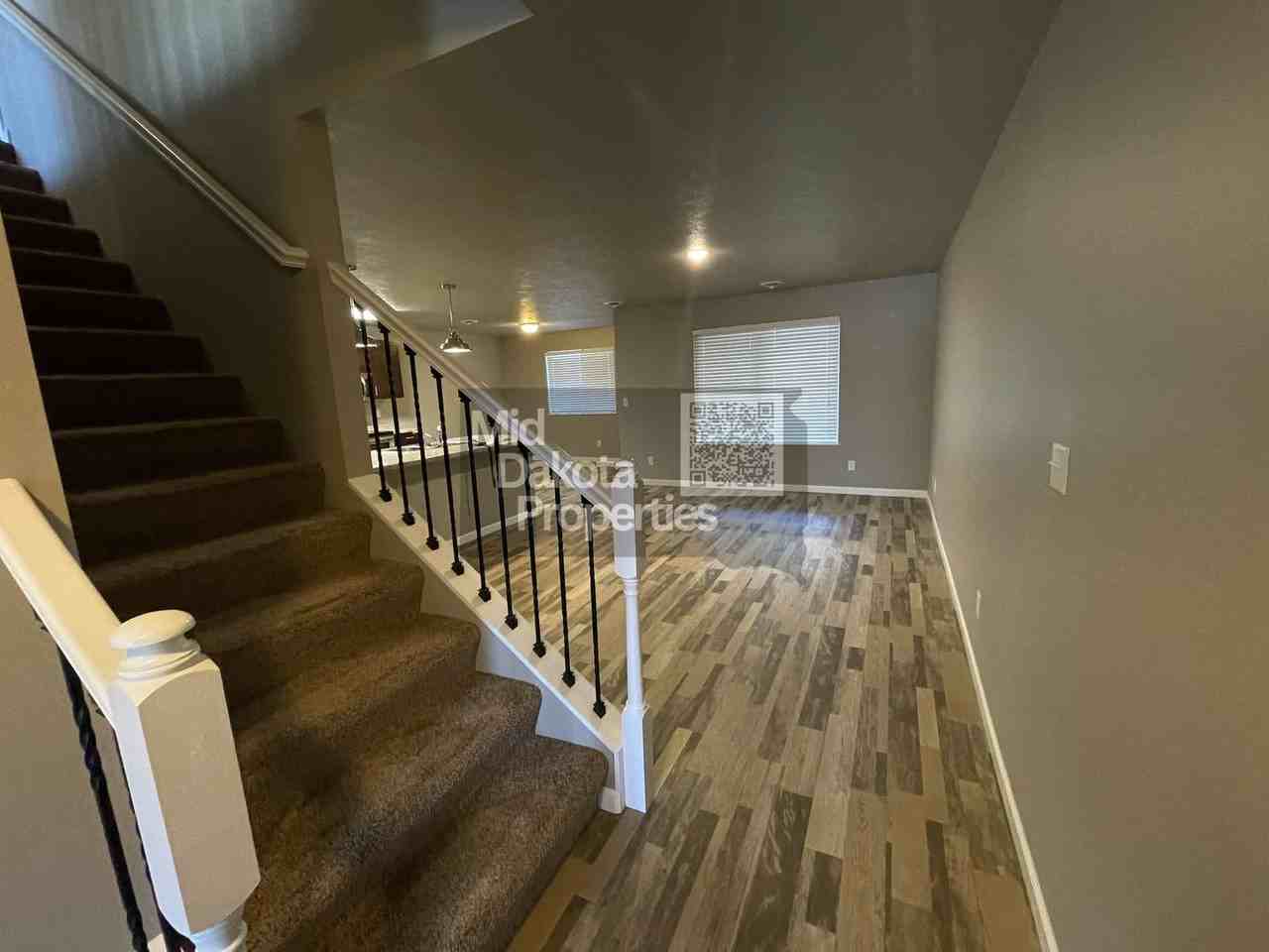 109 E Juniper - Photo 4 of 18