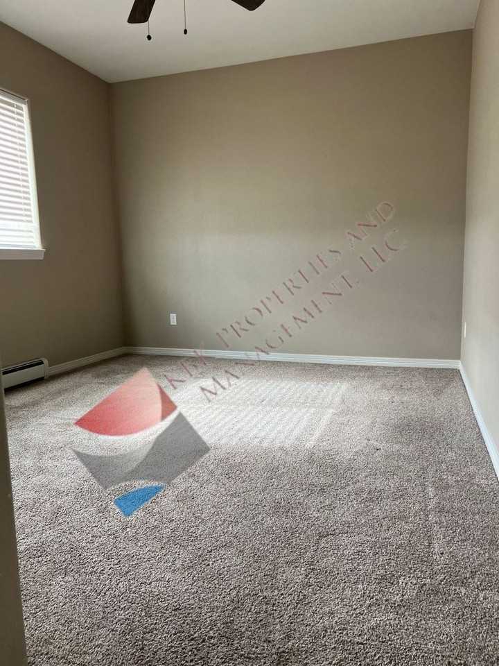 1911 W 8th St - Photo 3 of 11