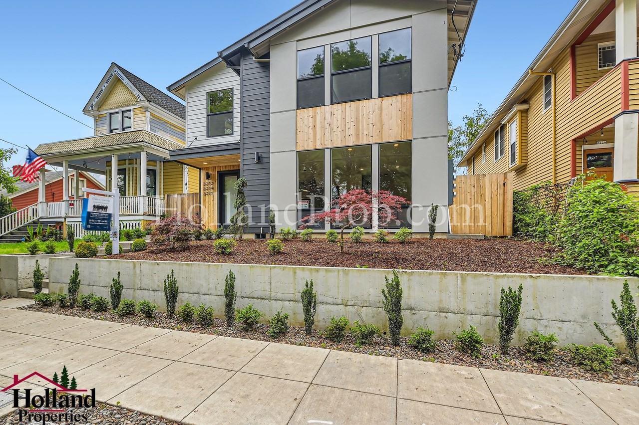 2228 Se Ankeny St - Photo 2 of 28