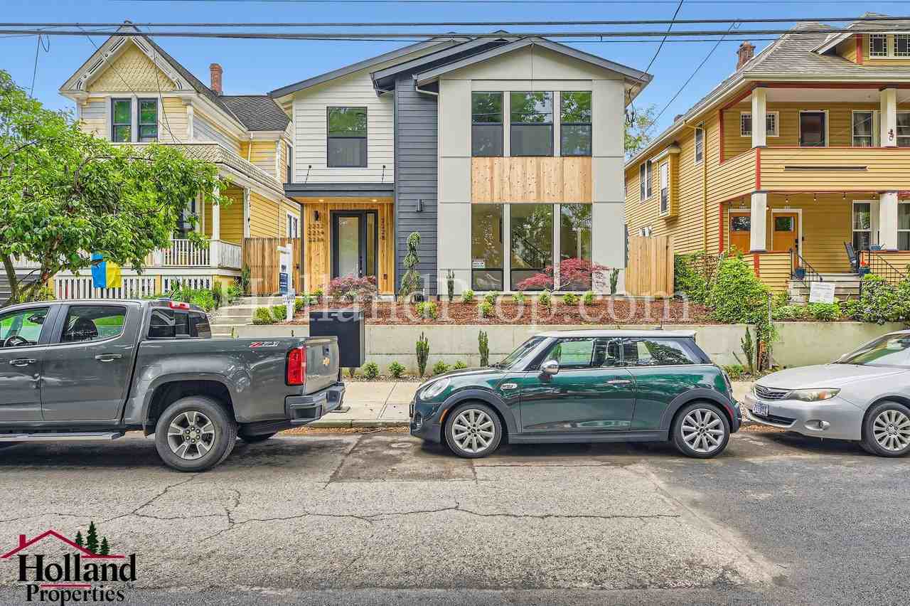 2228 Se Ankeny St - Photo 3 of 28