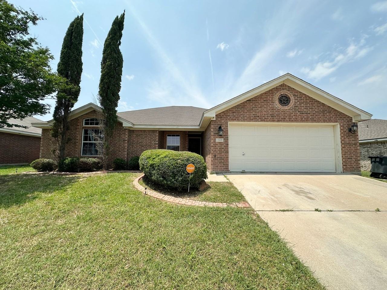 2601 Lavender Ln - Photo 2 of 2