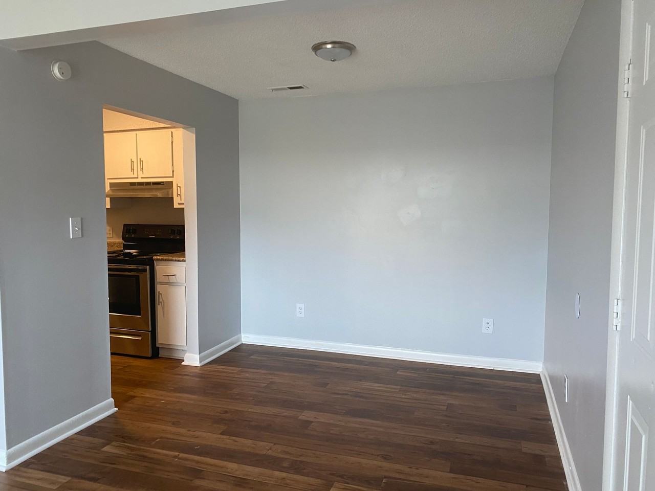 Oakleaf Apartments - Photo 3 of 6