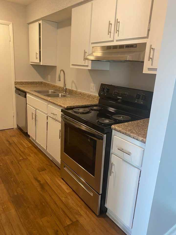 Oakleaf Apartments - Photo 4 of 6