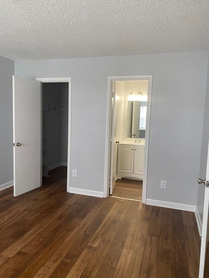 Oakleaf Apartments - Photo 5 of 6