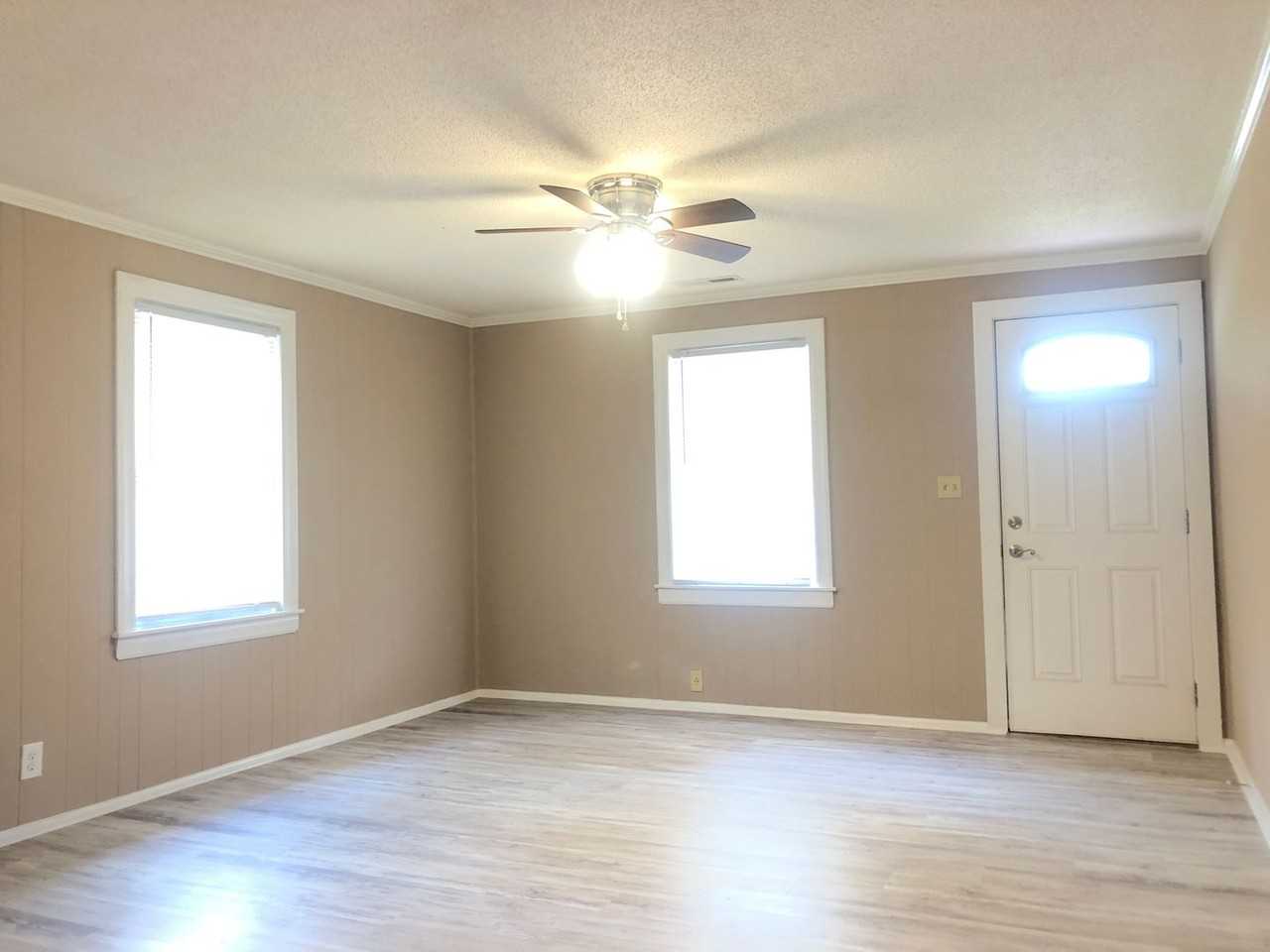 111 Jenkins Ave - Photo 2 of 12