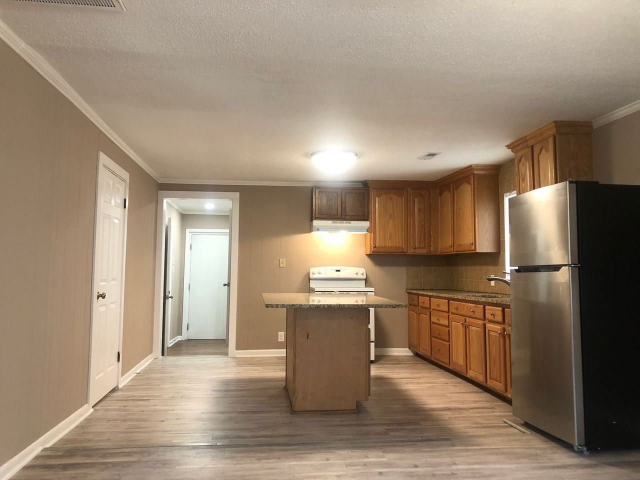 111 Jenkins Ave - Photo 3 of 12