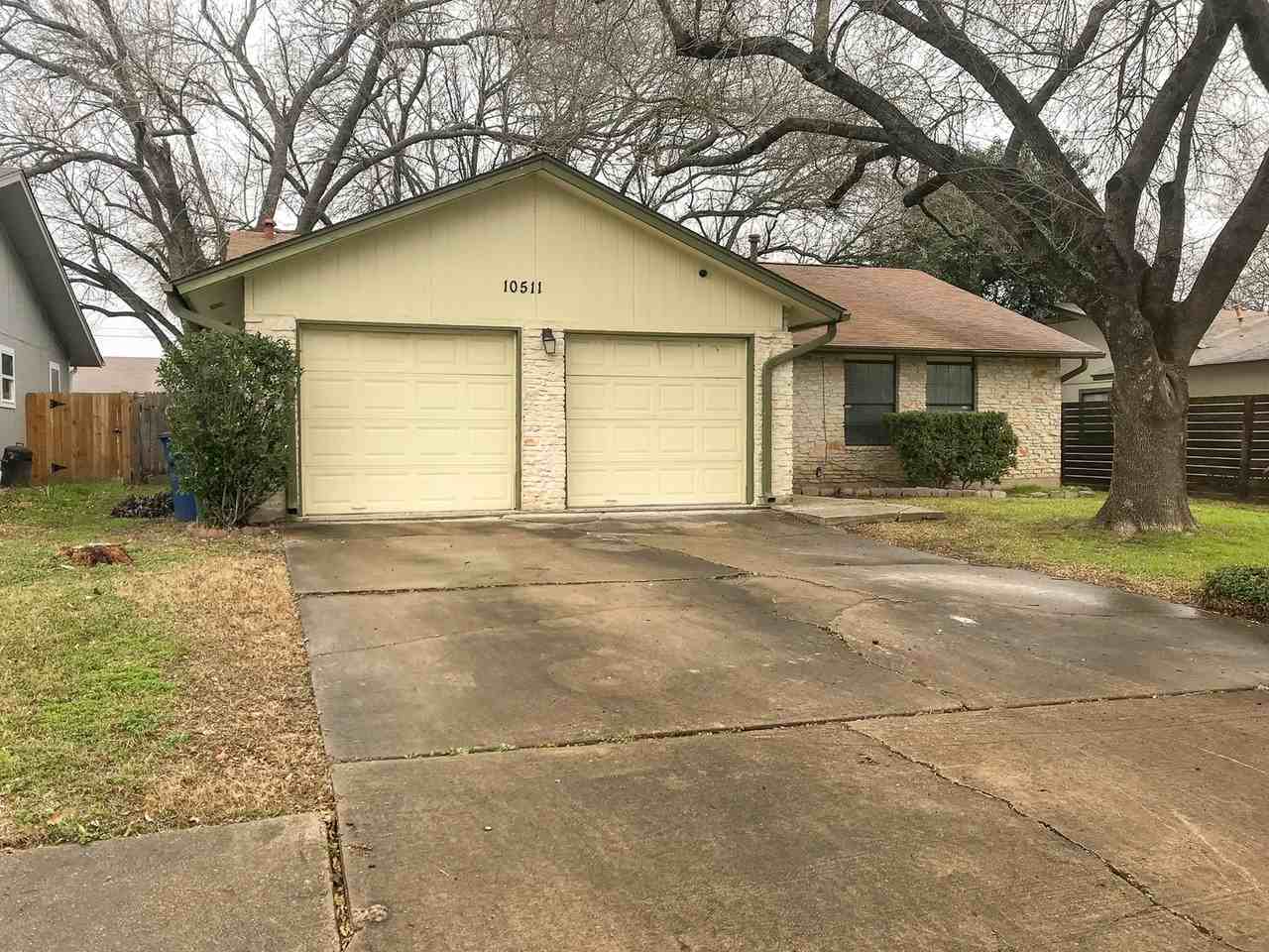 10511 Robinwood Cir - Photo 2 of 22